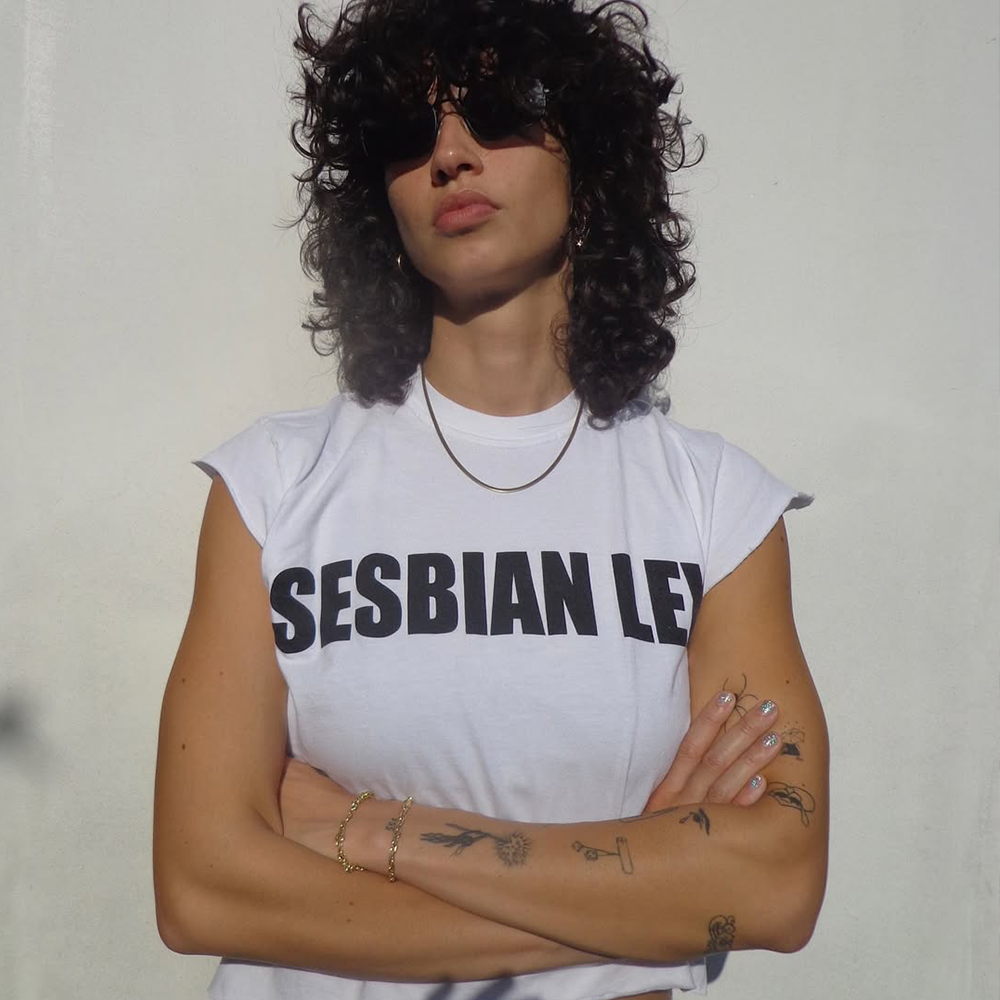 Sesbian Lex Tee lifestyle